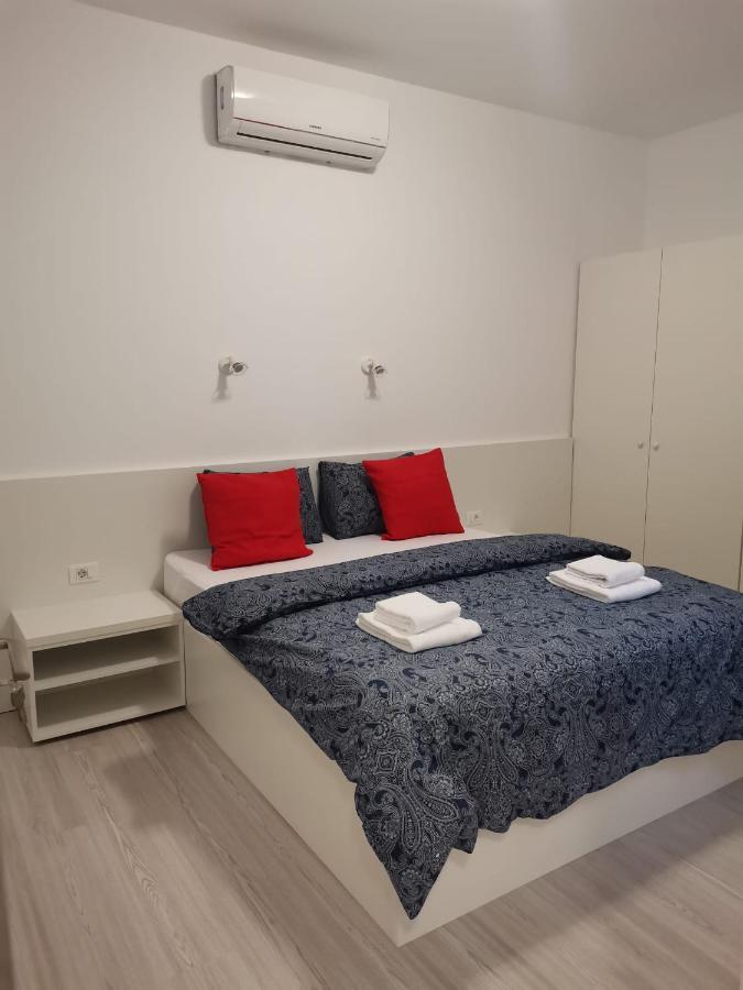 Old Town Bar Apartments On Street Tonitza บูคาเรสต์ ภายนอก รูปภาพ