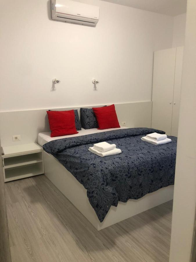 Old Town Bar Apartments On Street Tonitza บูคาเรสต์ ภายนอก รูปภาพ