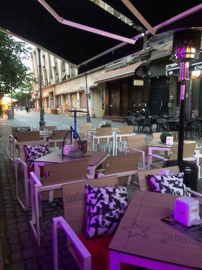 Old Town Bar Apartments On Street Tonitza บูคาเรสต์ ภายนอก รูปภาพ