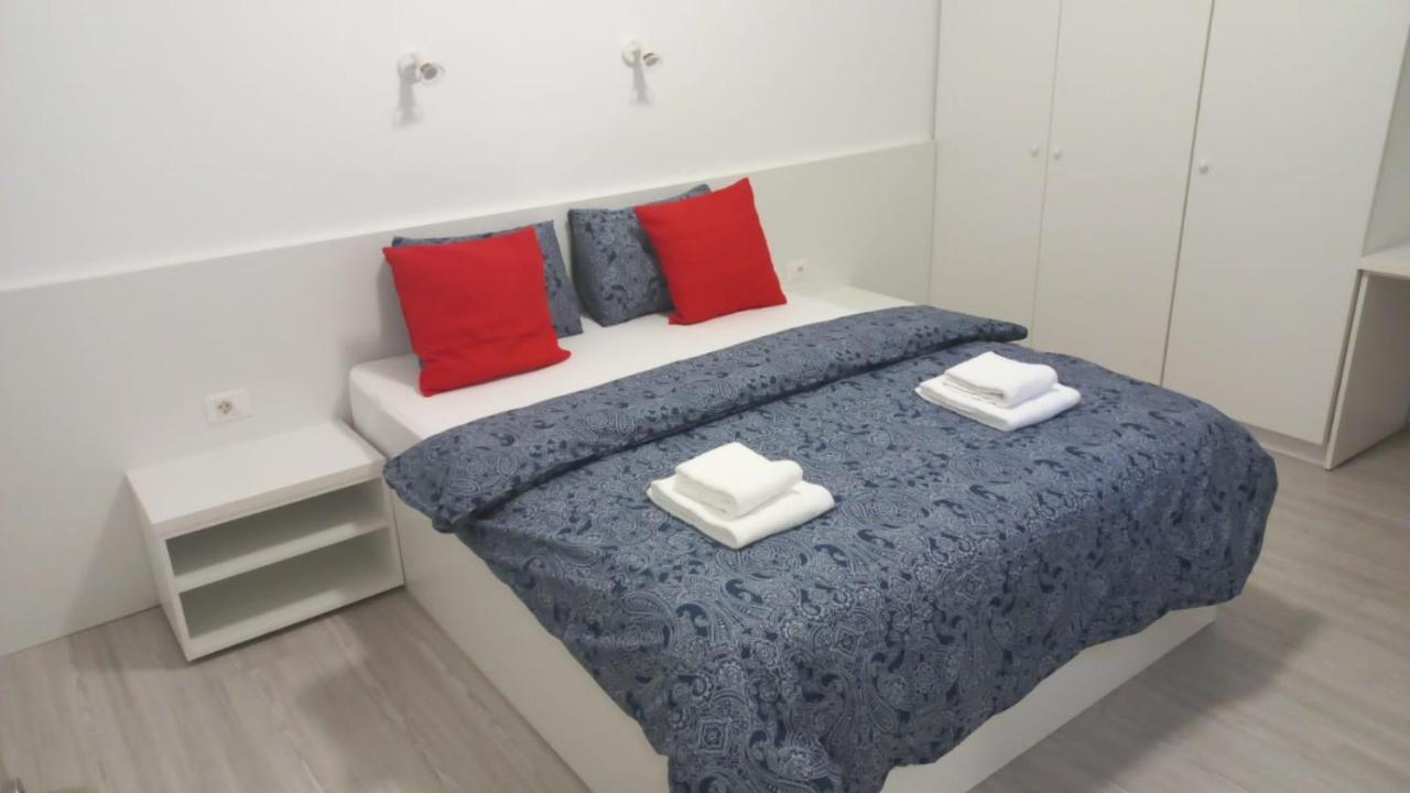 Old Town Bar Apartments On Street Tonitza บูคาเรสต์ ภายนอก รูปภาพ