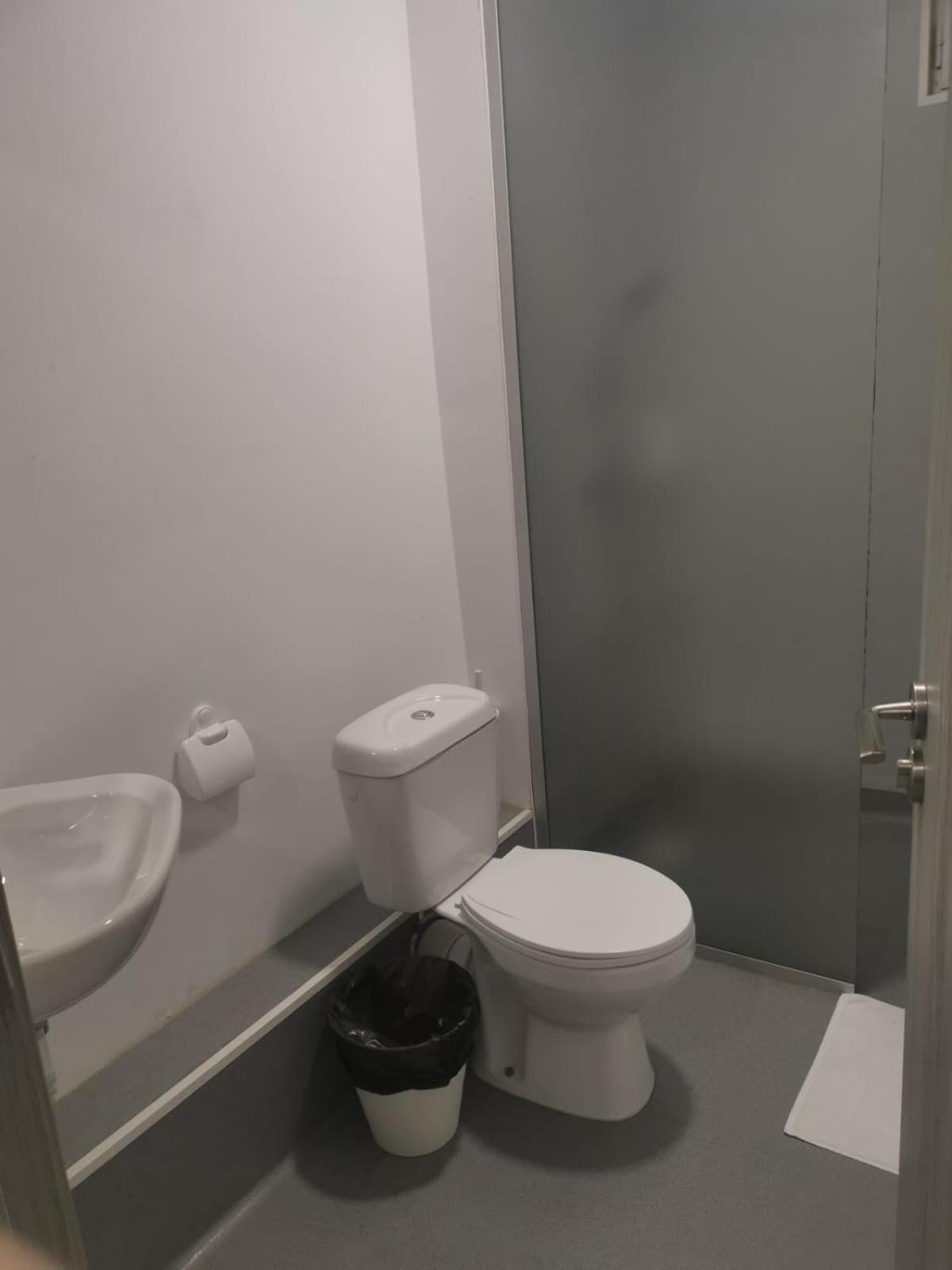 Old Town Bar Apartments On Street Tonitza บูคาเรสต์ ภายนอก รูปภาพ