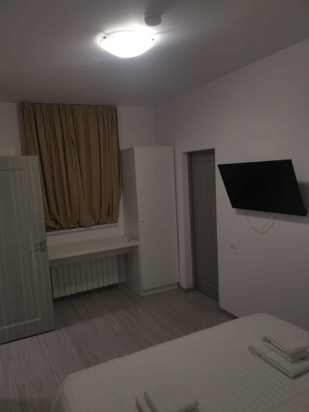 Old Town Bar Apartments On Street Tonitza บูคาเรสต์ ภายนอก รูปภาพ