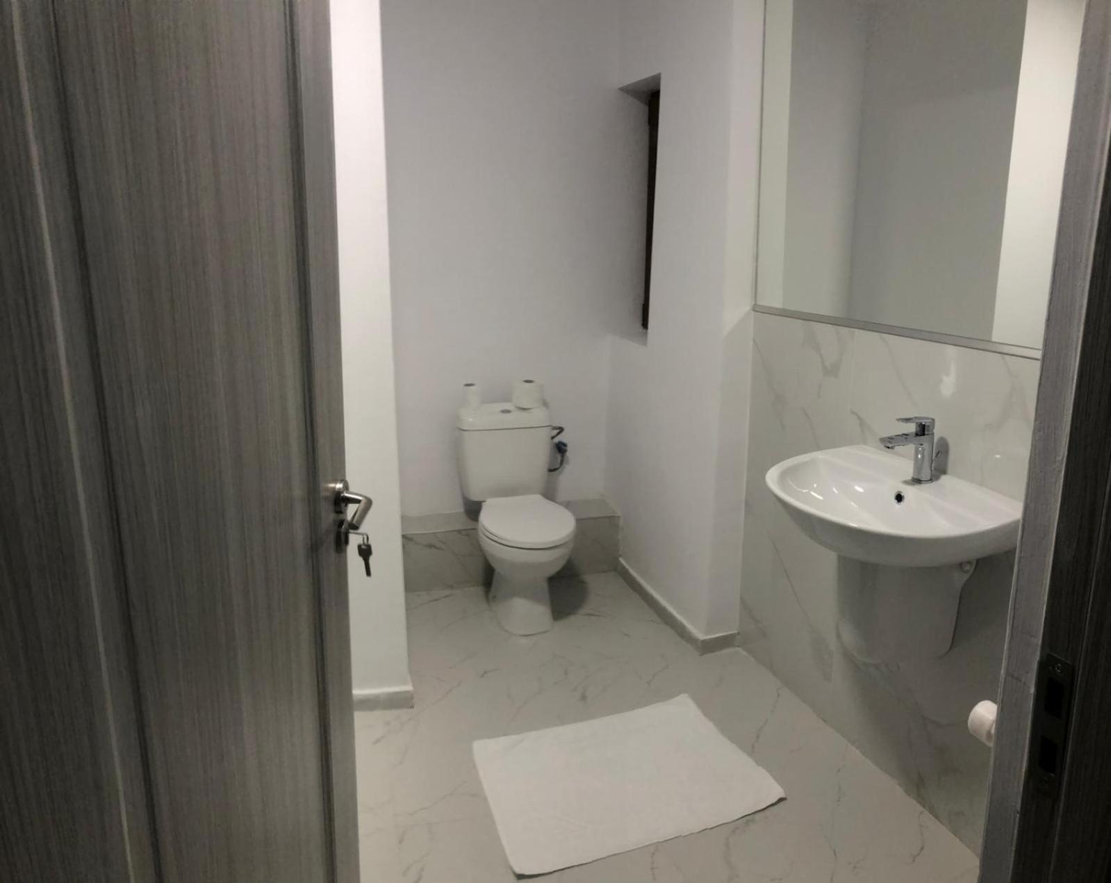 Old Town Bar Apartments On Street Tonitza บูคาเรสต์ ภายนอก รูปภาพ